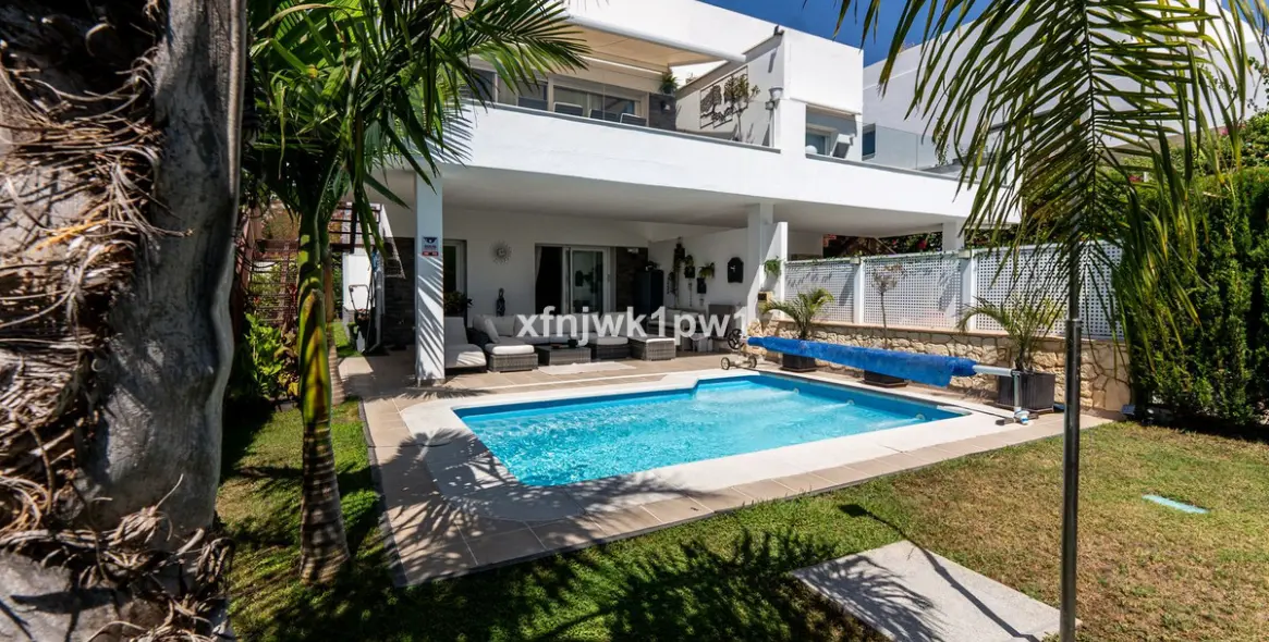 Venta de casa pareada en Riviera del Sol 1