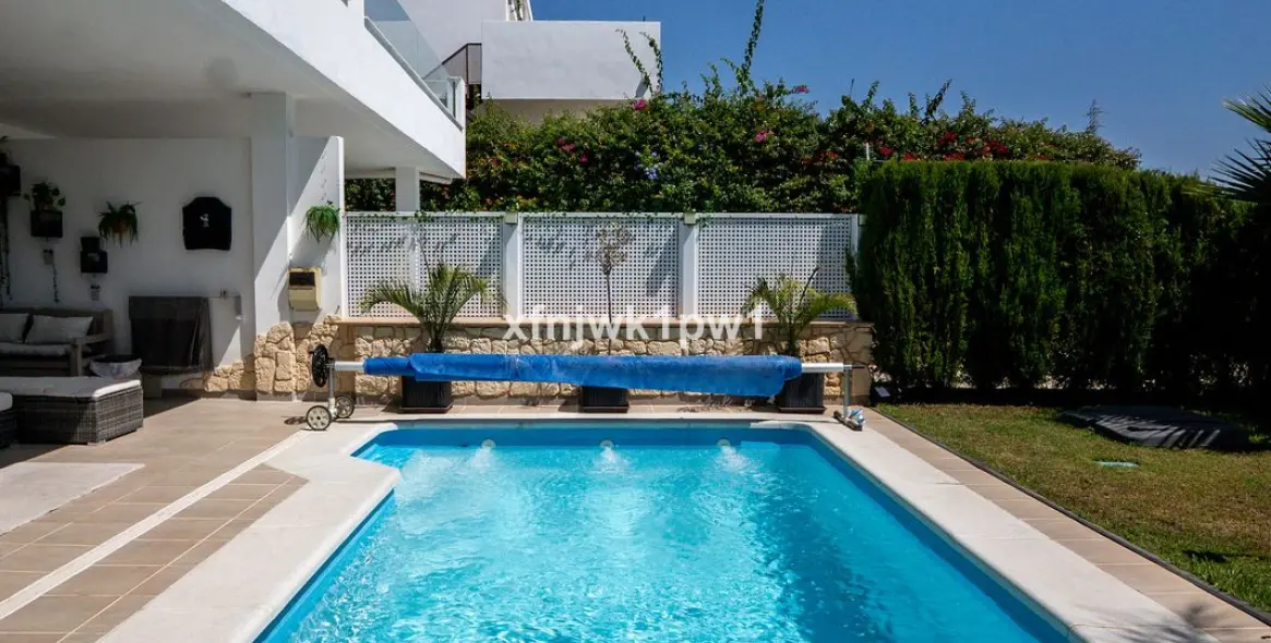 Venta de casa pareada en Riviera del Sol 2