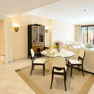 Venta de apartamento en planta media en New Golden Mile