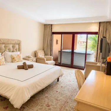 Venta de apartamento en planta media en New Golden Mile