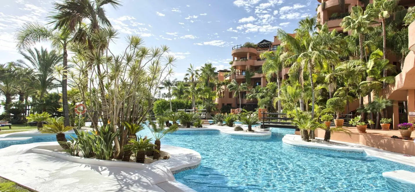 Sale of middle floor apartment in New Golden Mile 0