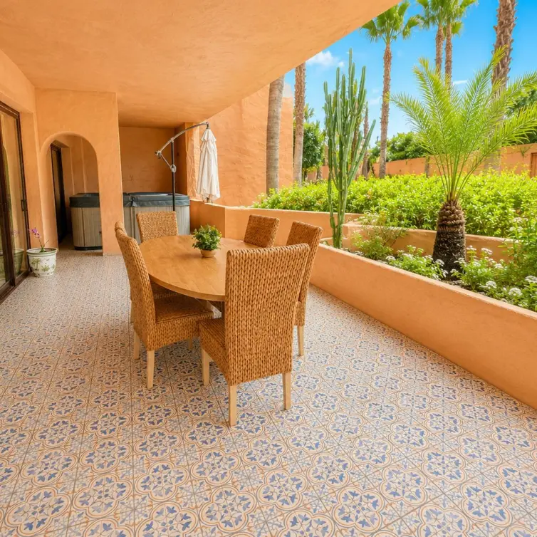 Sale of middle floor apartment in New Golden Mile