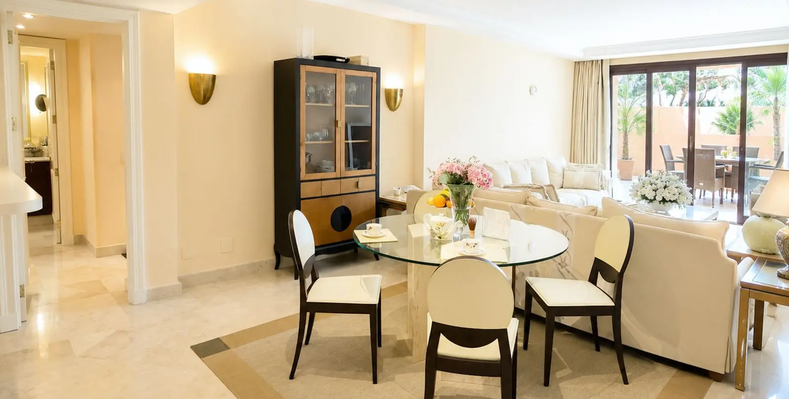 Sale of middle floor apartment in New Golden Mile 3