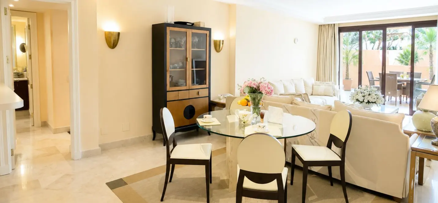 Sale of middle floor apartment in New Golden Mile 2
