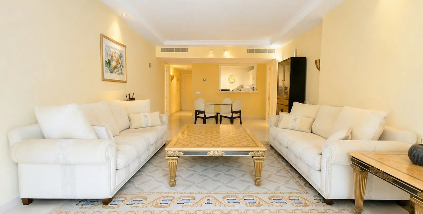 Sale of middle floor apartment in New Golden Mile 4