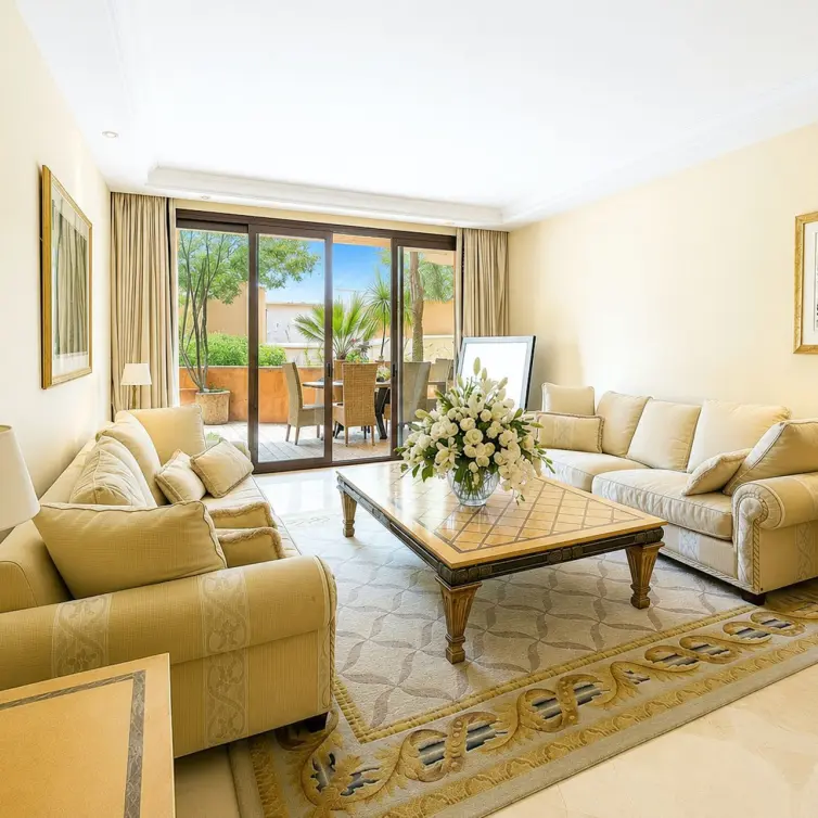 Sale of middle floor apartment in New Golden Mile