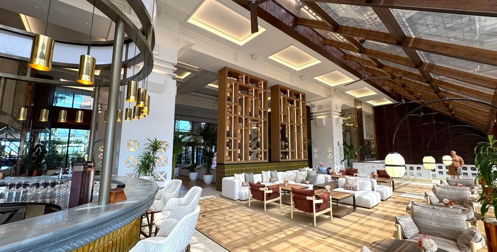 Sale of middle floor apartment in New Golden Mile 23