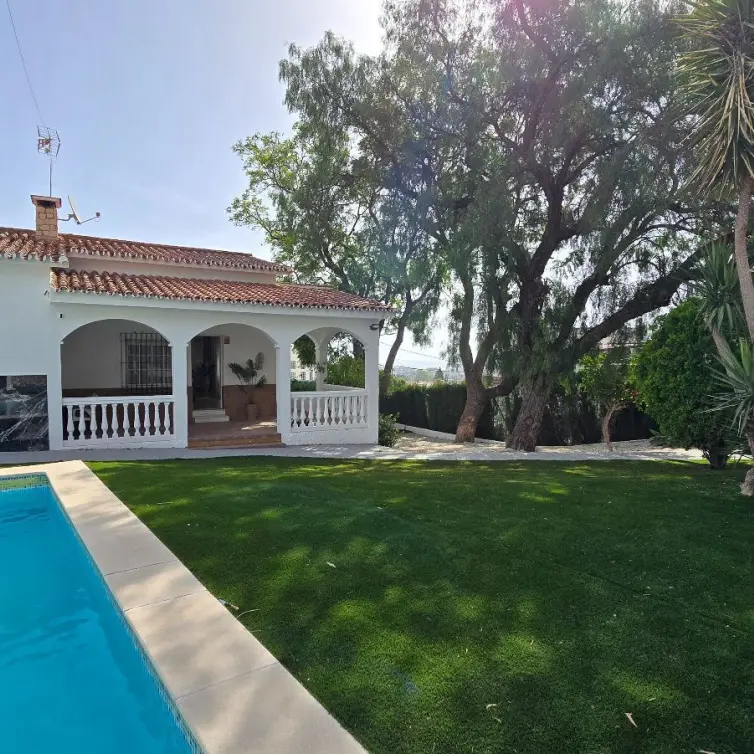 Venta de villa independiente en Torremolinos