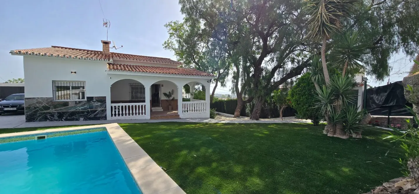 Venta de villa independiente en Torremolinos 0