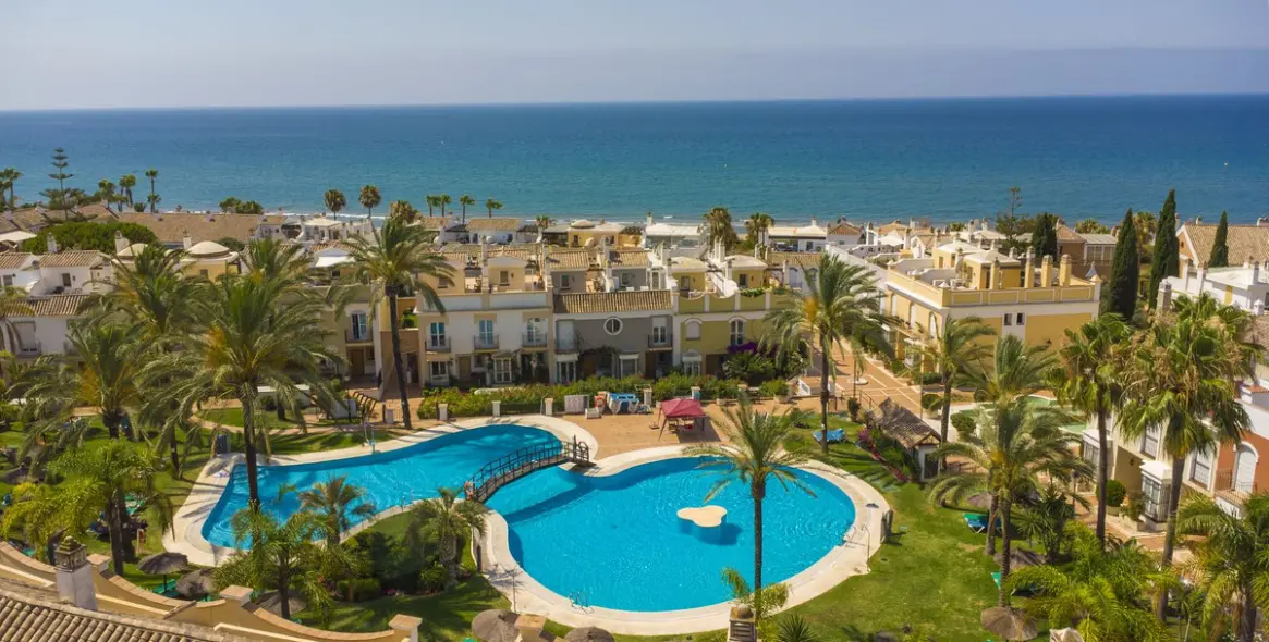 Venta de casa pareada en Bahía de Marbella 2