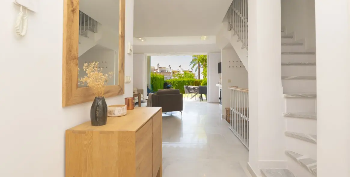 Venta de casa pareada en Bahía de Marbella 10