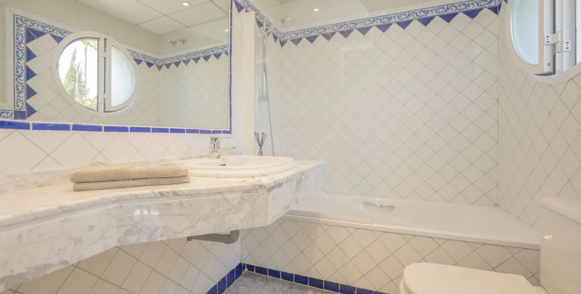 Venta de casa pareada en Bahía de Marbella 20