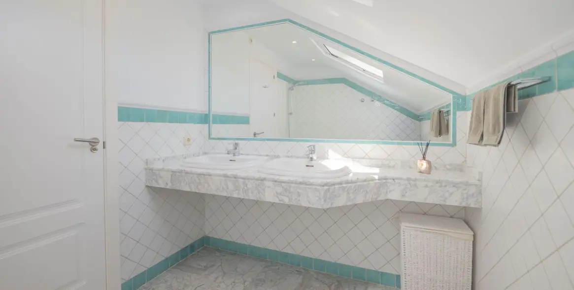 Venta de casa pareada en Bahía de Marbella 22
