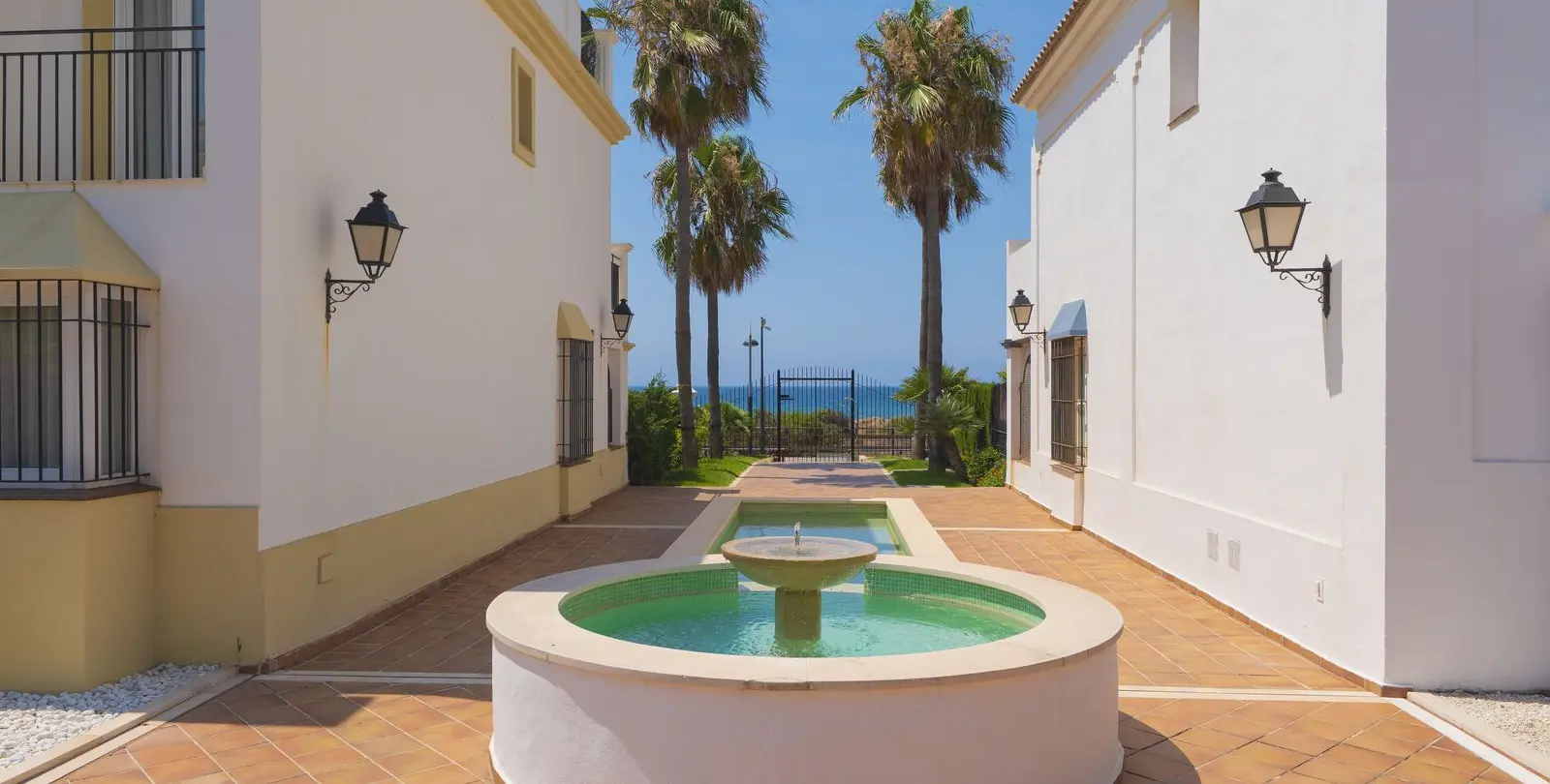 Продажа дома на две семьи в Bahía de Marbella 26