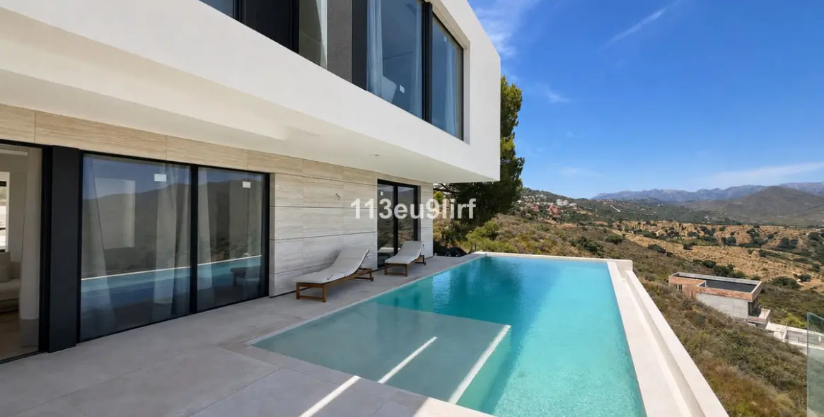 Sale of detached villa in La Cala Golf 4