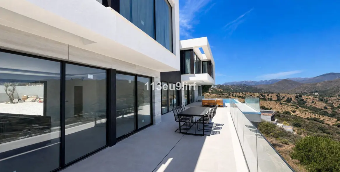 Sale of detached villa in La Cala Golf 29