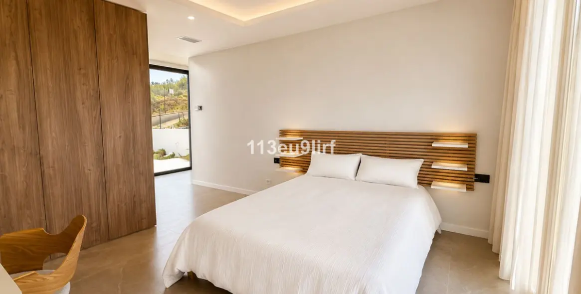 Sale of detached villa in La Cala Golf 33