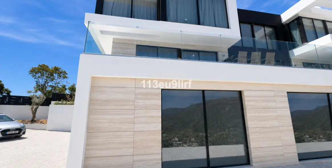 Sale of detached villa in La Cala Golf 34