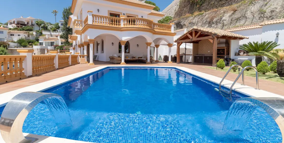 Sale of detached villa in Benalmadena Costa 2
