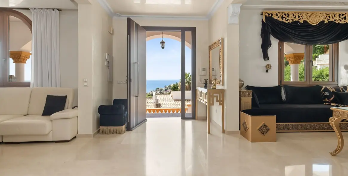 Sale of detached villa in Benalmadena Costa 9