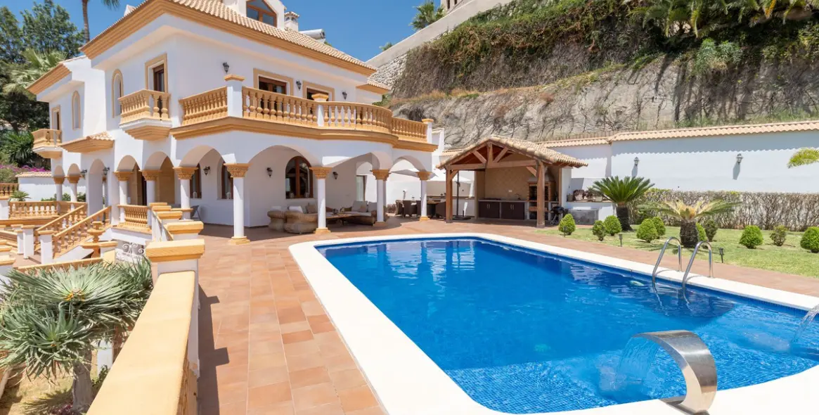 Sale of detached villa in Benalmadena Costa 17