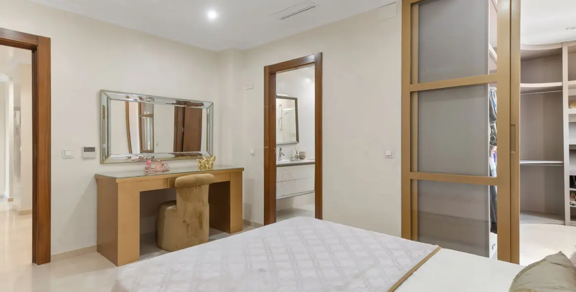 Sale of detached villa in Benalmadena Costa 25
