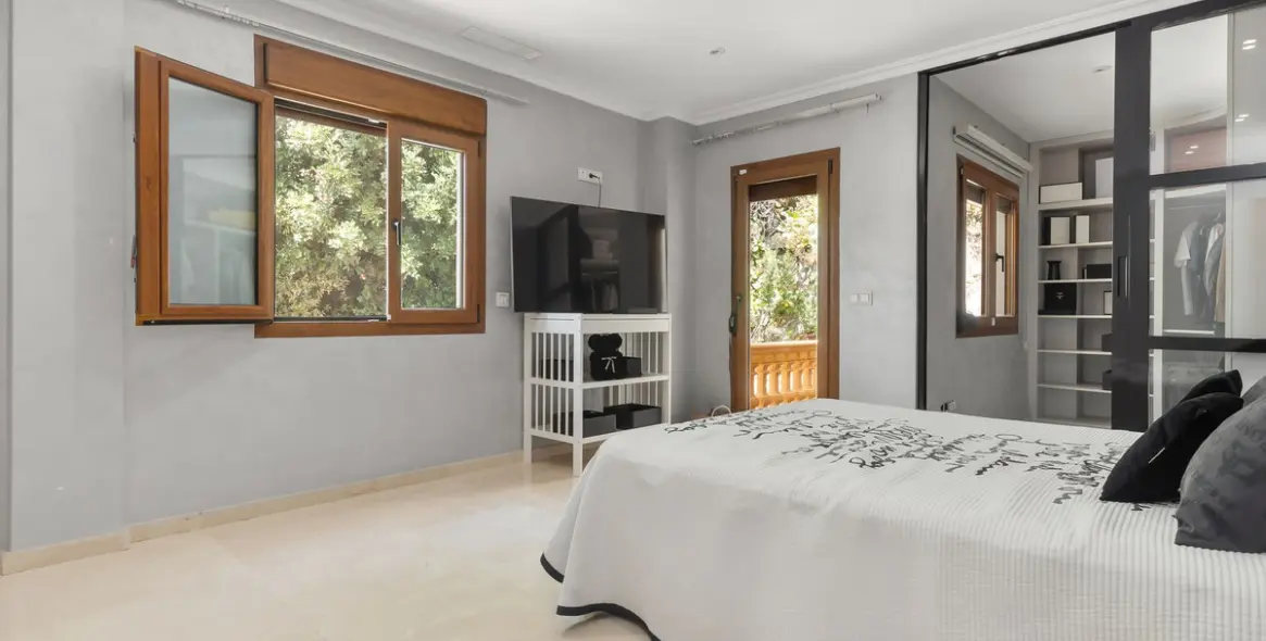 Sale of detached villa in Benalmadena Costa 31