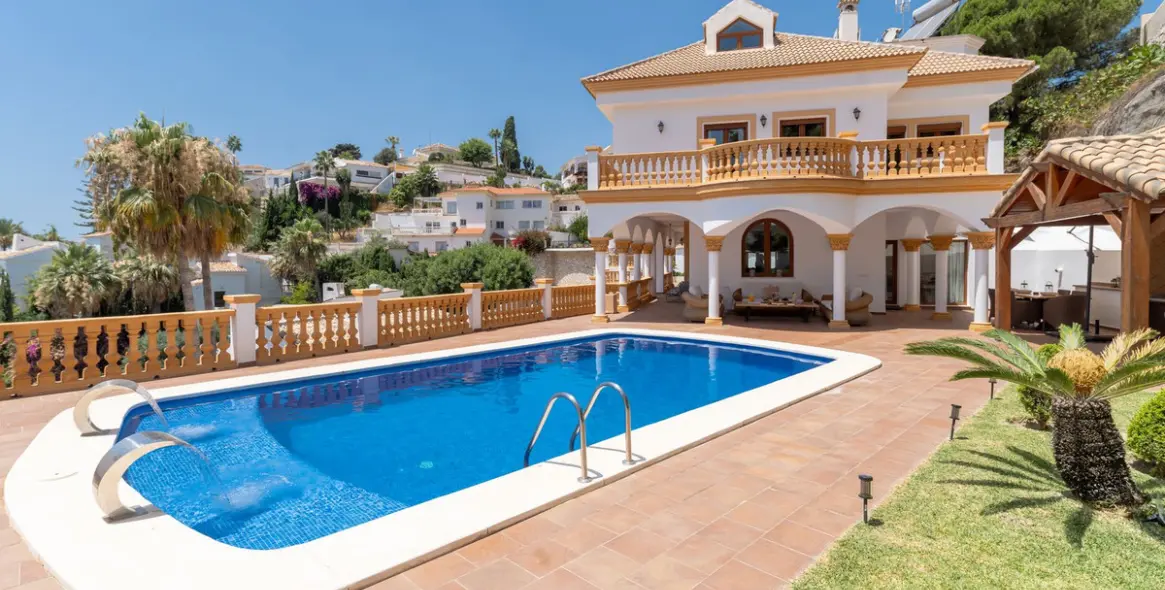 Sale of detached villa in Benalmadena Costa 35
