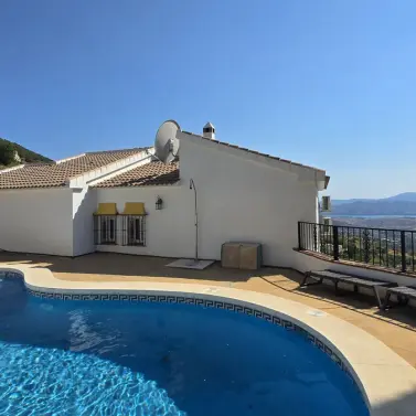 Venta de villa independiente en Alcaucín