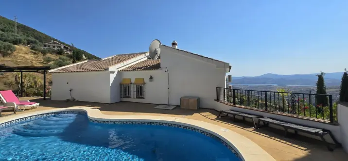 Venta de villa independiente en Alcaucín 0