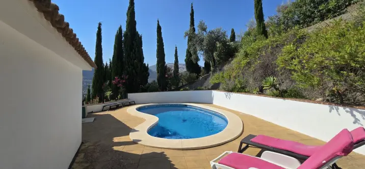 Venta de villa independiente en Alcaucín 1