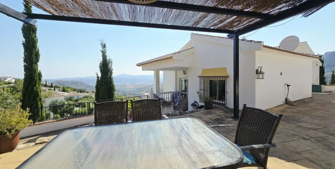 Venta de villa independiente en Alcaucín 33