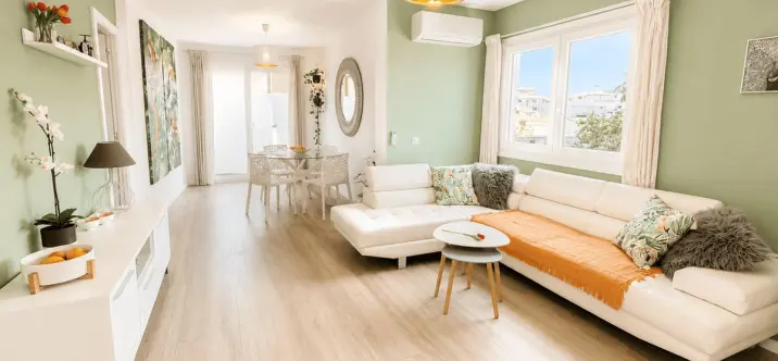 Sale of penthouse in Estepona 2