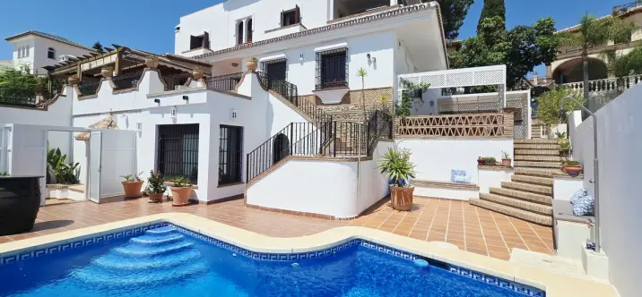 Продажа  отдельно стоящей виллы в Torre del Mar 0