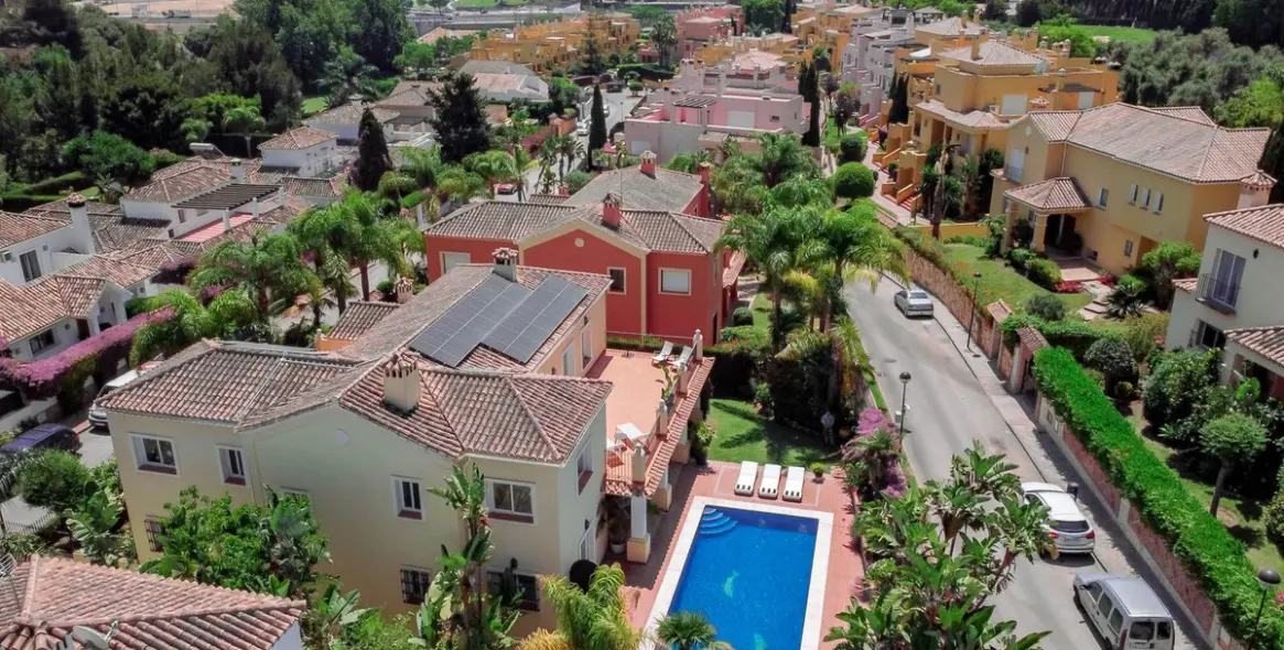 Alquiler a largo plazo de villa independiente en San Pedro de Alcántara 1