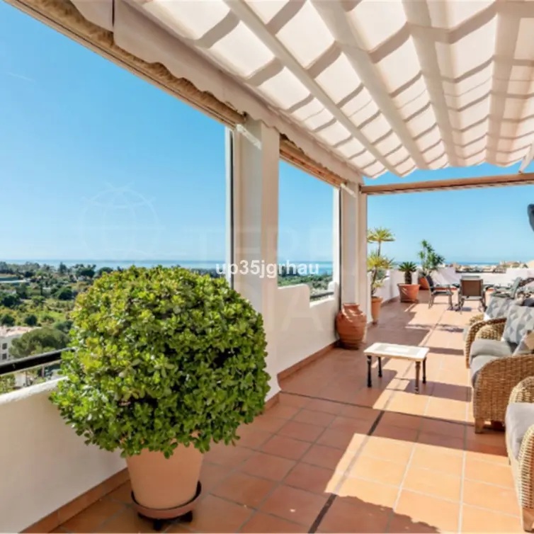 Sale of middle floor apartment in Selwo