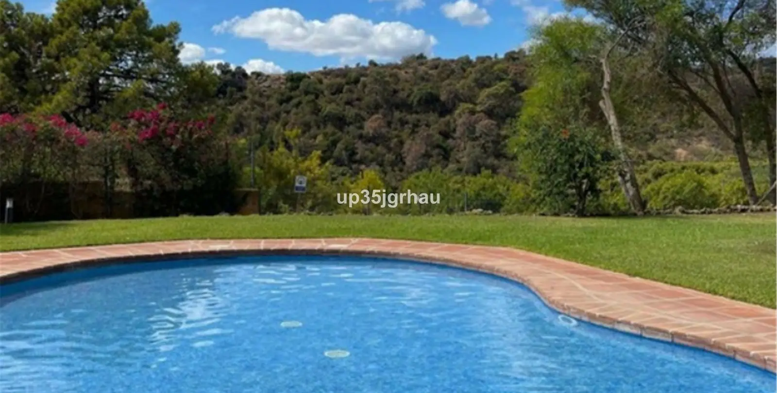 Sale of middle floor apartment in Selwo 4