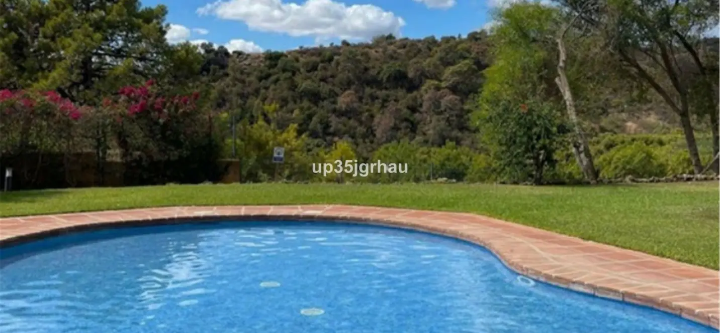 Sale of middle floor apartment in Selwo 3