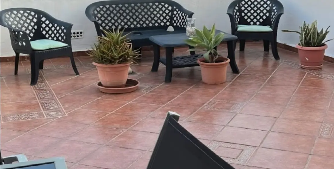 Sale of ground floor apartment in Miraflores 11