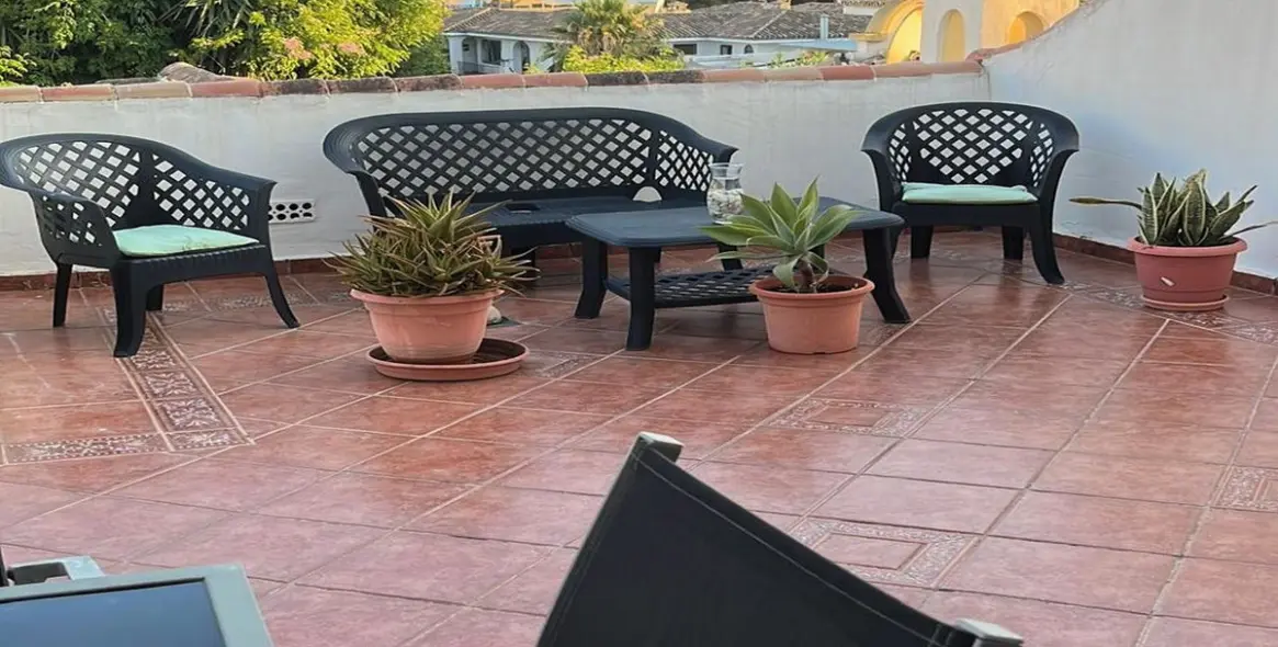 Sale of ground floor apartment in Miraflores 14