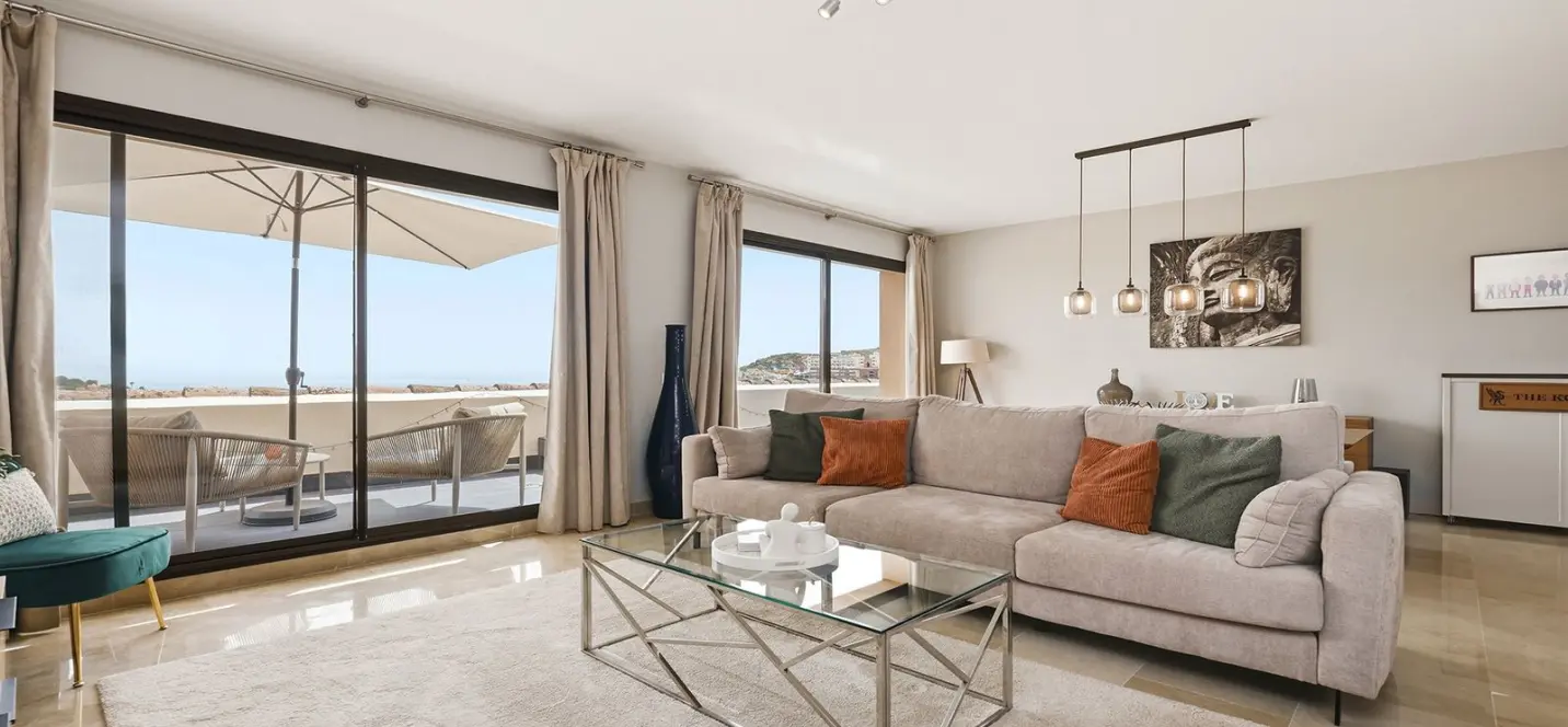 Sale of penthouse in La Duquesa 0