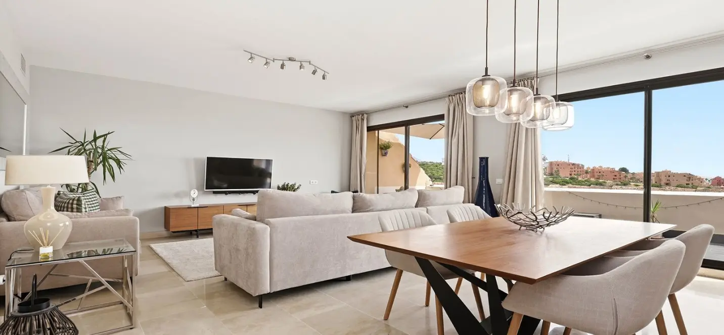 Sale of penthouse in La Duquesa 2