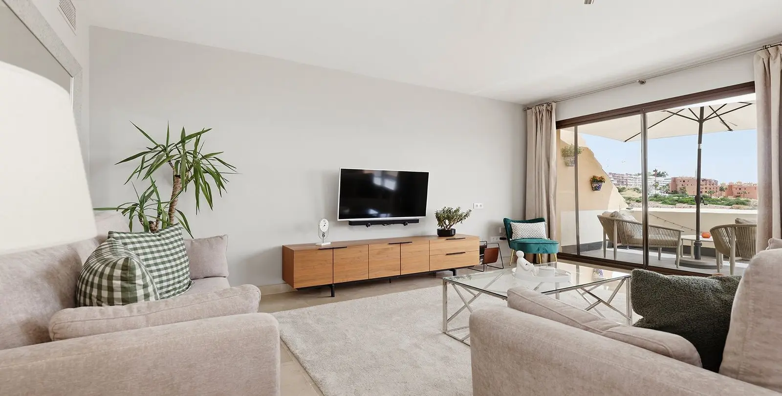 Sale of penthouse in La Duquesa 9