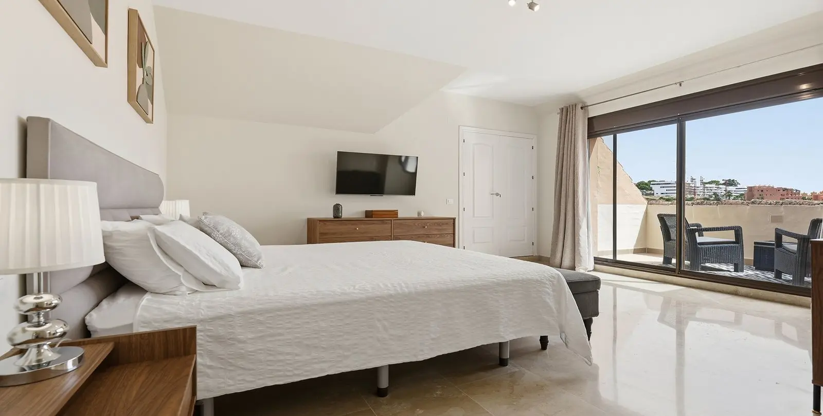 Sale of penthouse in La Duquesa 21