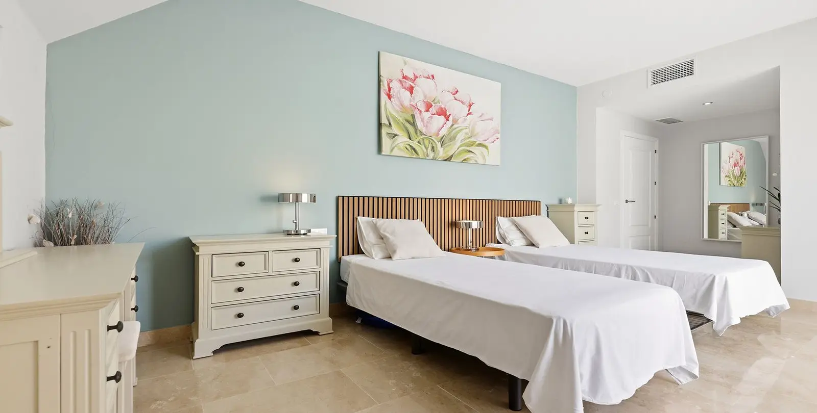 Sale of penthouse in La Duquesa 30
