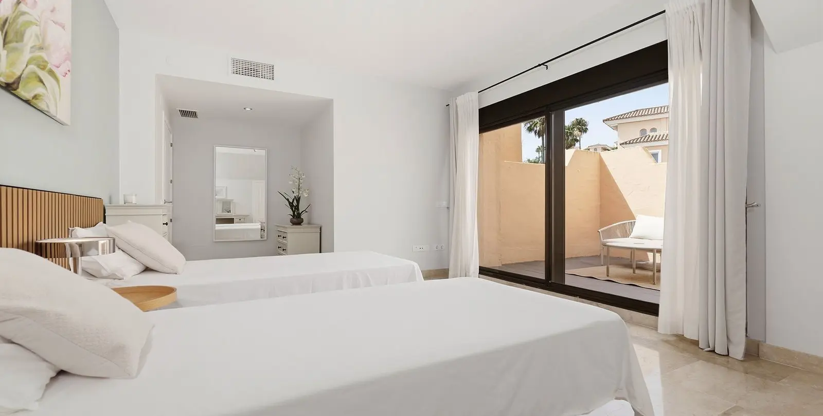 Sale of penthouse in La Duquesa 33