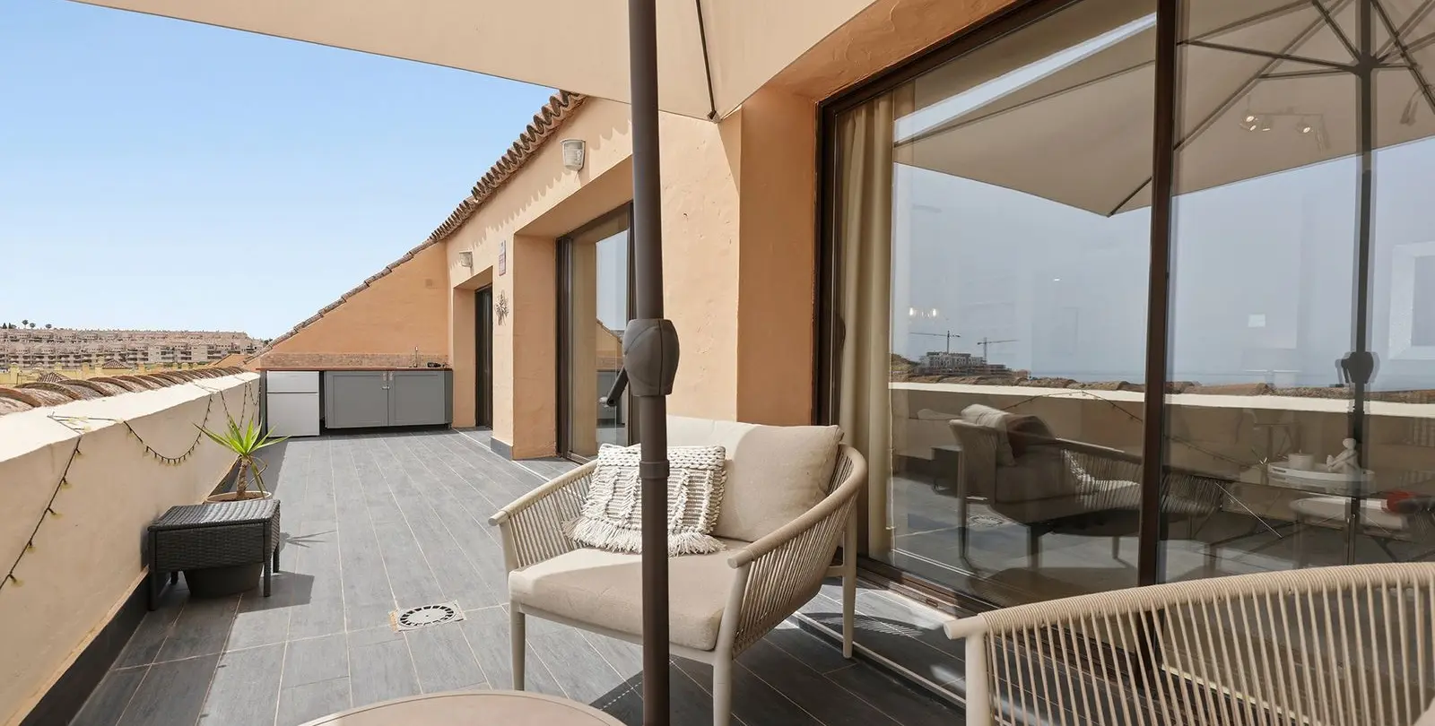 Sale of penthouse in La Duquesa 42