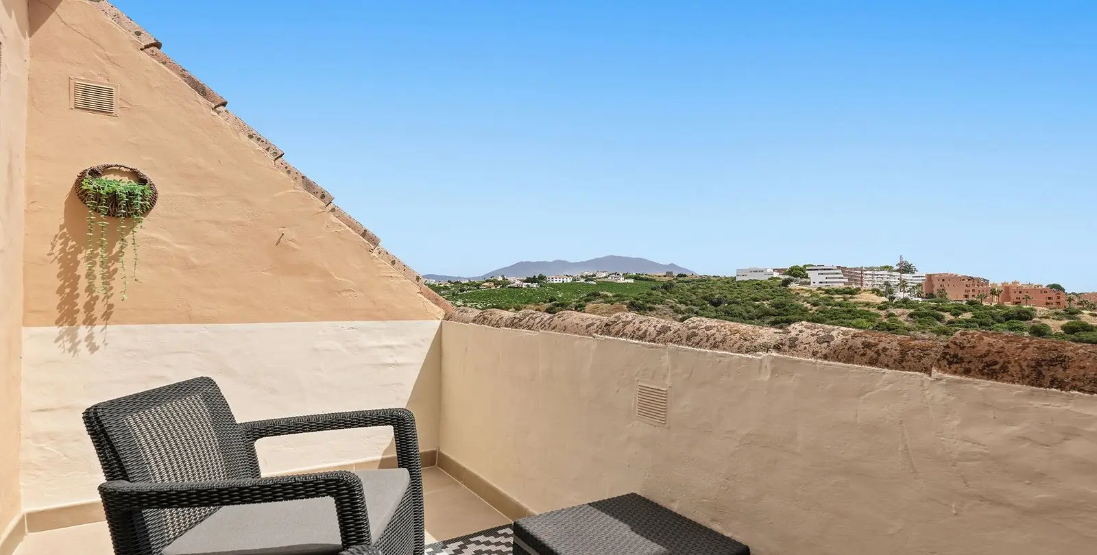 Sale of penthouse in La Duquesa 46