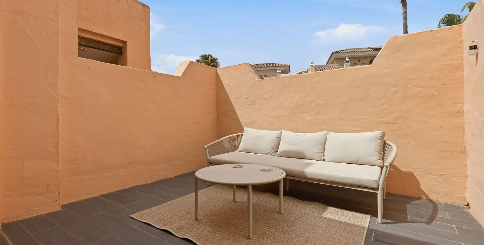 Sale of penthouse in La Duquesa 51
