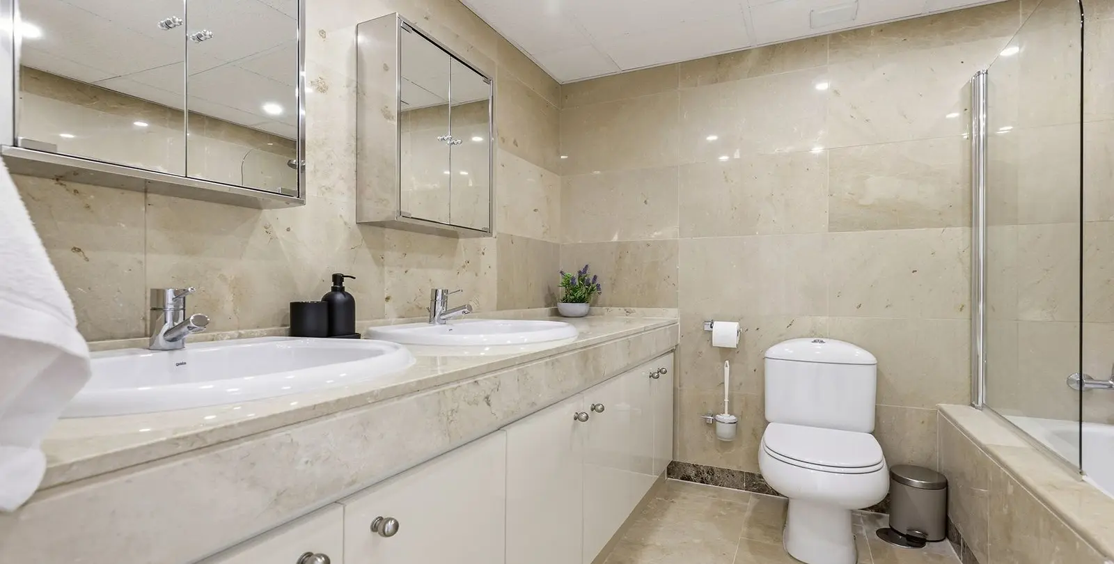 Sale of penthouse in La Duquesa 53